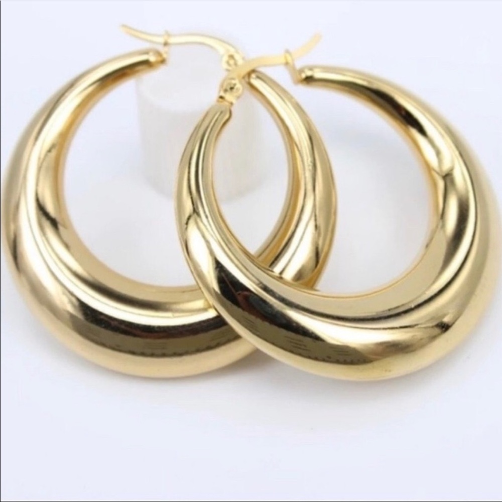 NEW 18K GOLD ROUND HOOP EARRINGS-Sparkle for the holidays!!